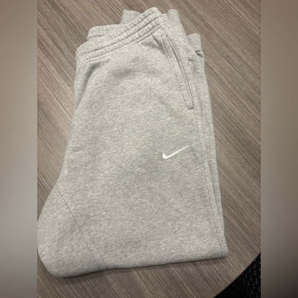 Nike Light Gray Joggers - Picture 4 of 4